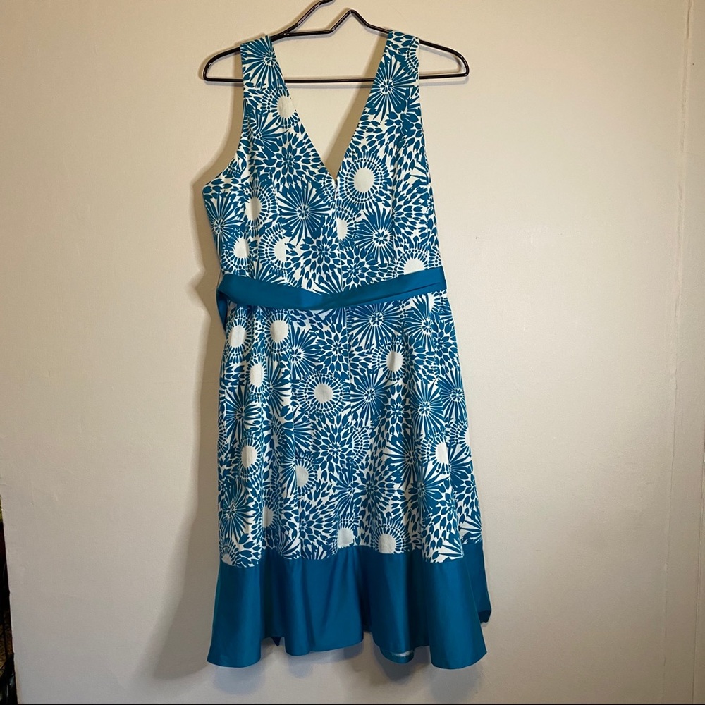 Jones Studio White & Blue Patterned Sleeveless Be… - image 2